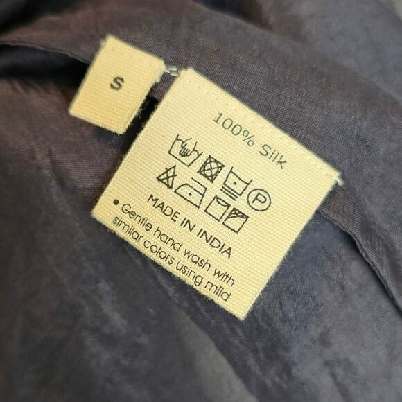 DVE Niva‎ Silk Black Pintuck Sheer Long Sleeve Breathable Blouse Size Small - Picture 15 of 16